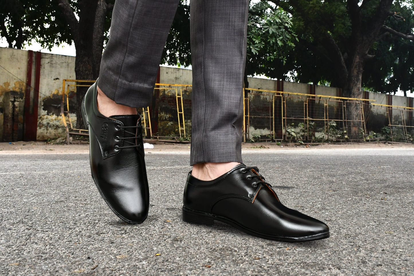 Pointed-toe Neat Look Lace-up Derby Shoes for Men  Black